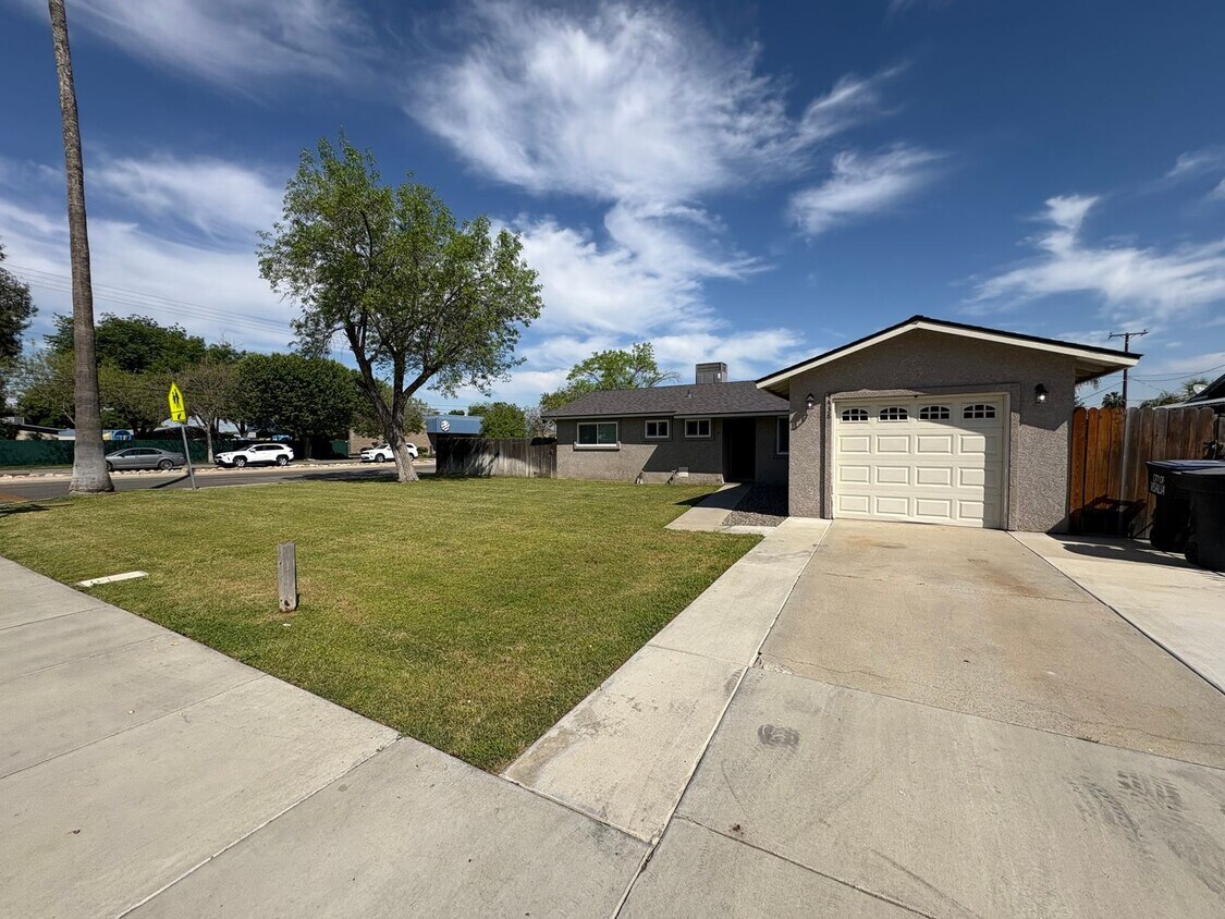 Foto principal - SW Visalia Home Available Now!