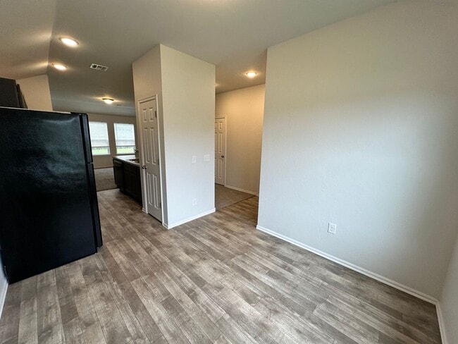 Foto del edificio - 3 Bed, 2 Bath Home for Rent in Yukon