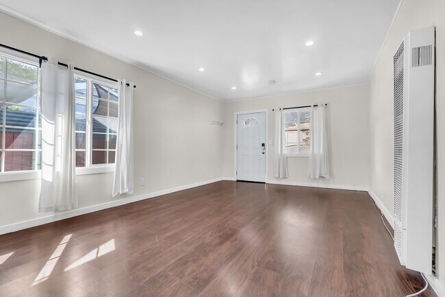 Foto del edificio - 2419 W 30th St