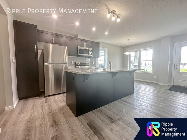 Photo du bâtiment - AMAZING MODERN 3 BEDS/ 2.5 BATHS TOWNHOUSE...