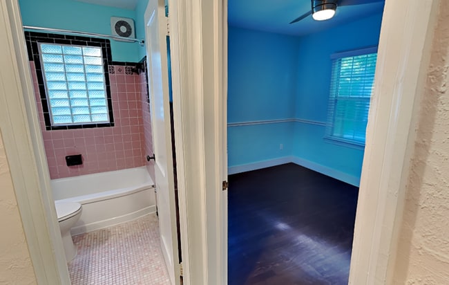 Building Photo - 533 Lake Como Cir