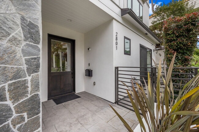 Building Photo - 2801 Bayside Dr