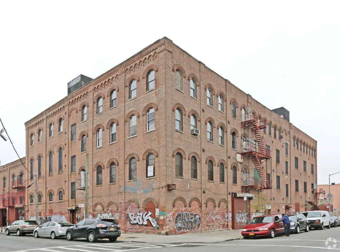 Primary Photo - 81 Beaver St