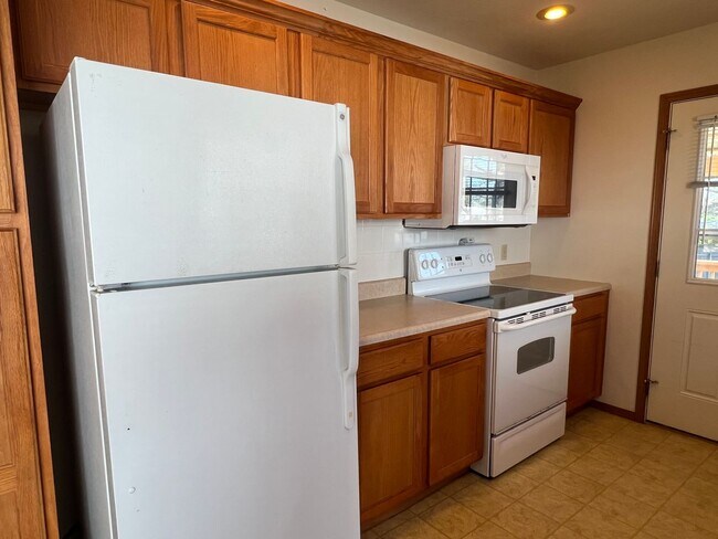 Foto del edificio - COMING SOON! All-Brick Duplex near Nixa High School