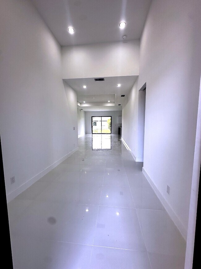 Foto del edificio - 2446 Embers Pkwy W