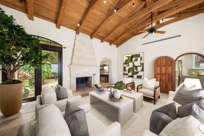 Foto del edificio - 4640 N Bay Rd