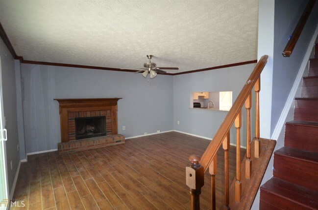 Building Photo - 8825 Applegate Ln