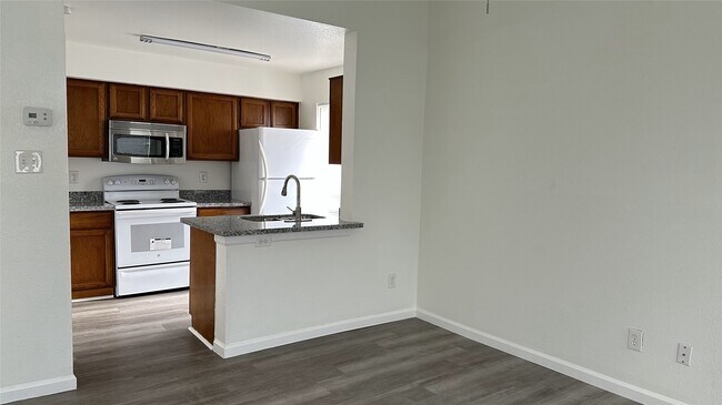 Foto del edificio - 3900 Woodchase Dr