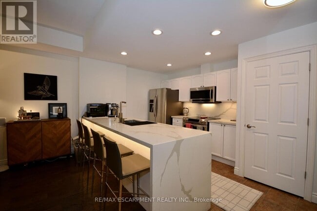 Photo du bâtiment - 399 Elizabeth St