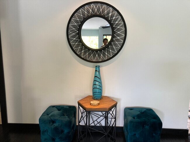 Pasillo - 4302 5th Ave