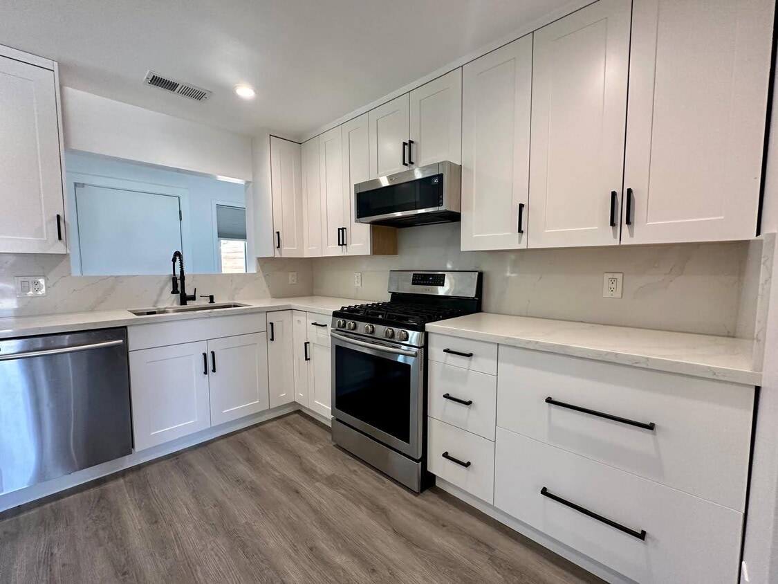 Foto principal - 2485 W Ave 133rd