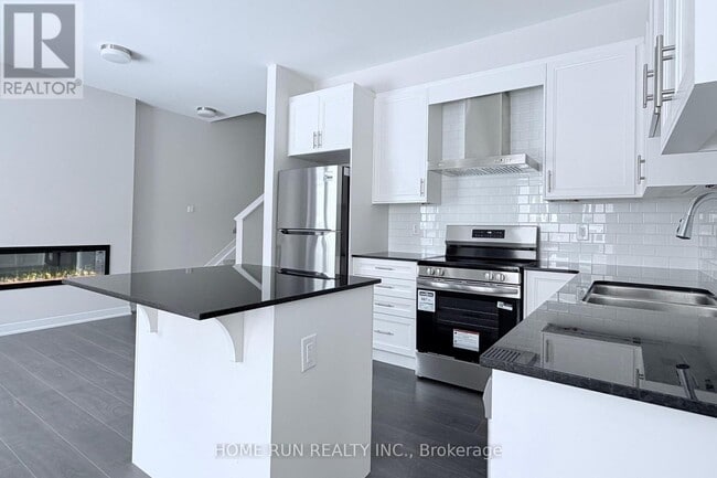 Building Photo - 381 Les Emmerson Dr