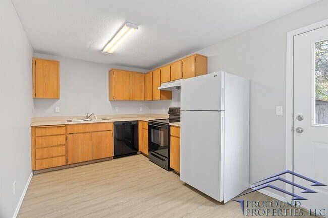 Building Photo - 1444 NE Thomas Ct