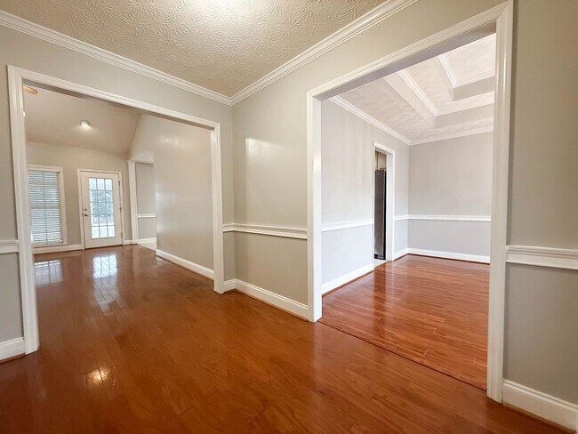 Foto del edificio - WATERFRONT PROPERTY - A MUST SEE!