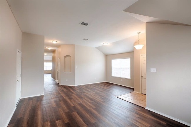 Building Photo - 8144 Hennessey Trl