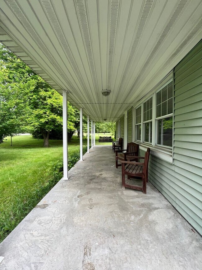 Building Photo - Welcome to 1826 Otts Chapel Road!