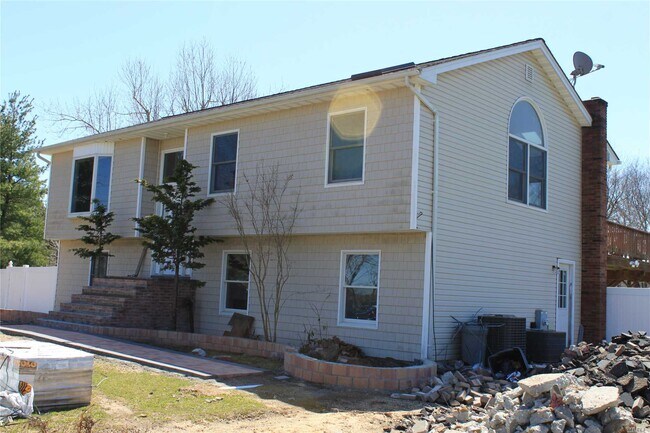 Building Photo - 3 Pinetree Ct