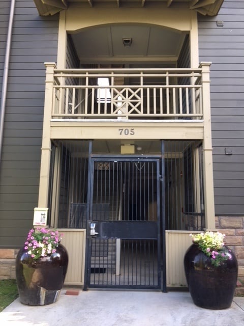 Photo - 705 W Douglas St Apartment