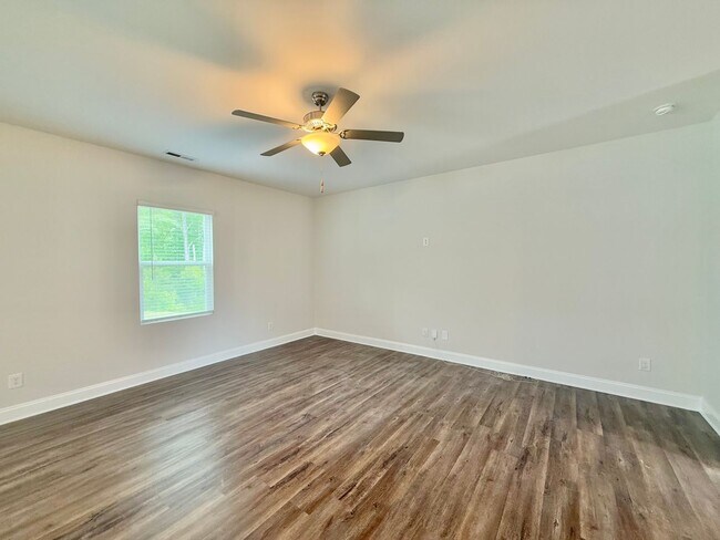 Foto del edificio - Modern 3BD, 2.5BA Raleigh Home in a Great ...