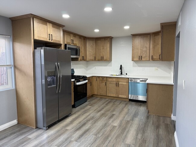 Building Photo - 347 W 67th St