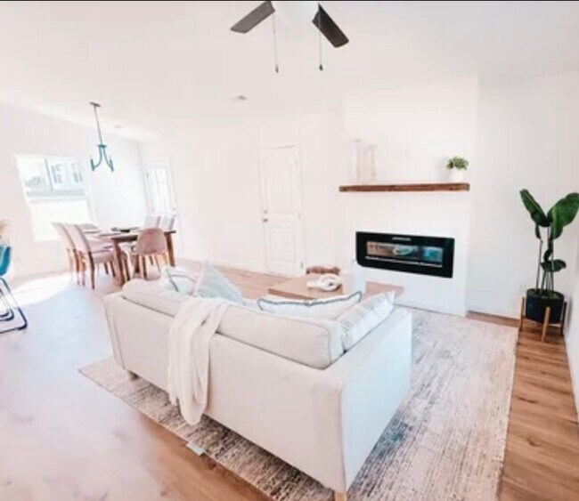 Foto del edificio - 384 Edgefield St