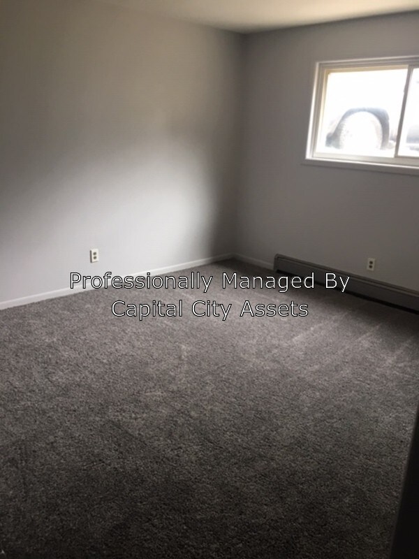 Building Photo - 2180 Meadowlawn Dr