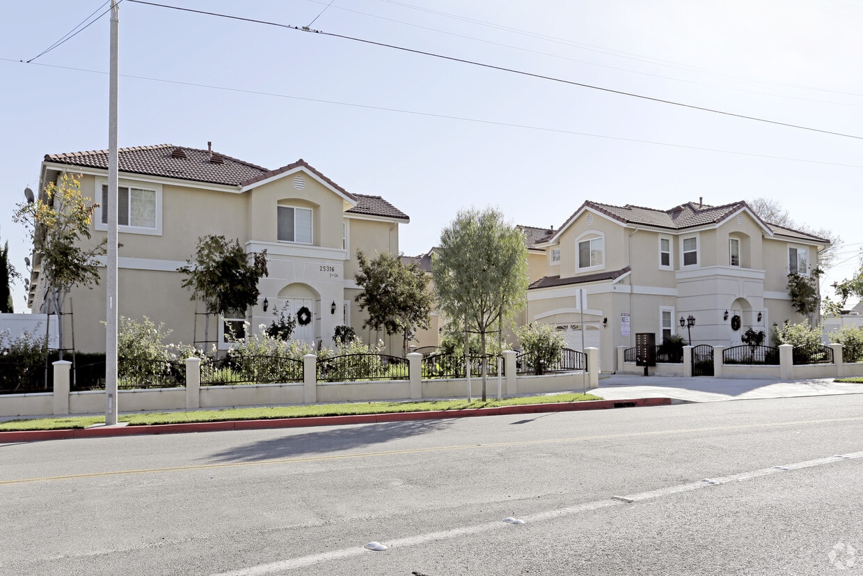 Building - 25316 Ebony Ln
