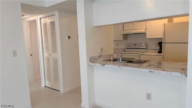 Building Photo - 3407 Winkler Ave