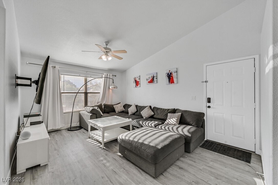 Foto principal - 555 E Silverado Ranch Blvd