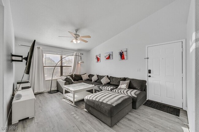 Foto del edificio - 555 E Silverado Ranch Blvd