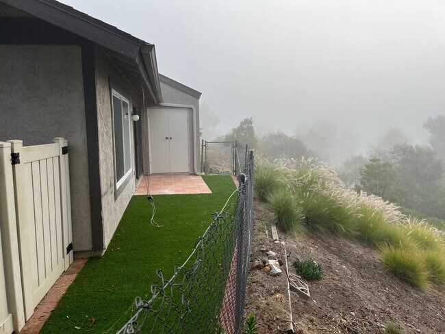 Foto del edificio - 3 Bed/2 Bath Single Level Condo