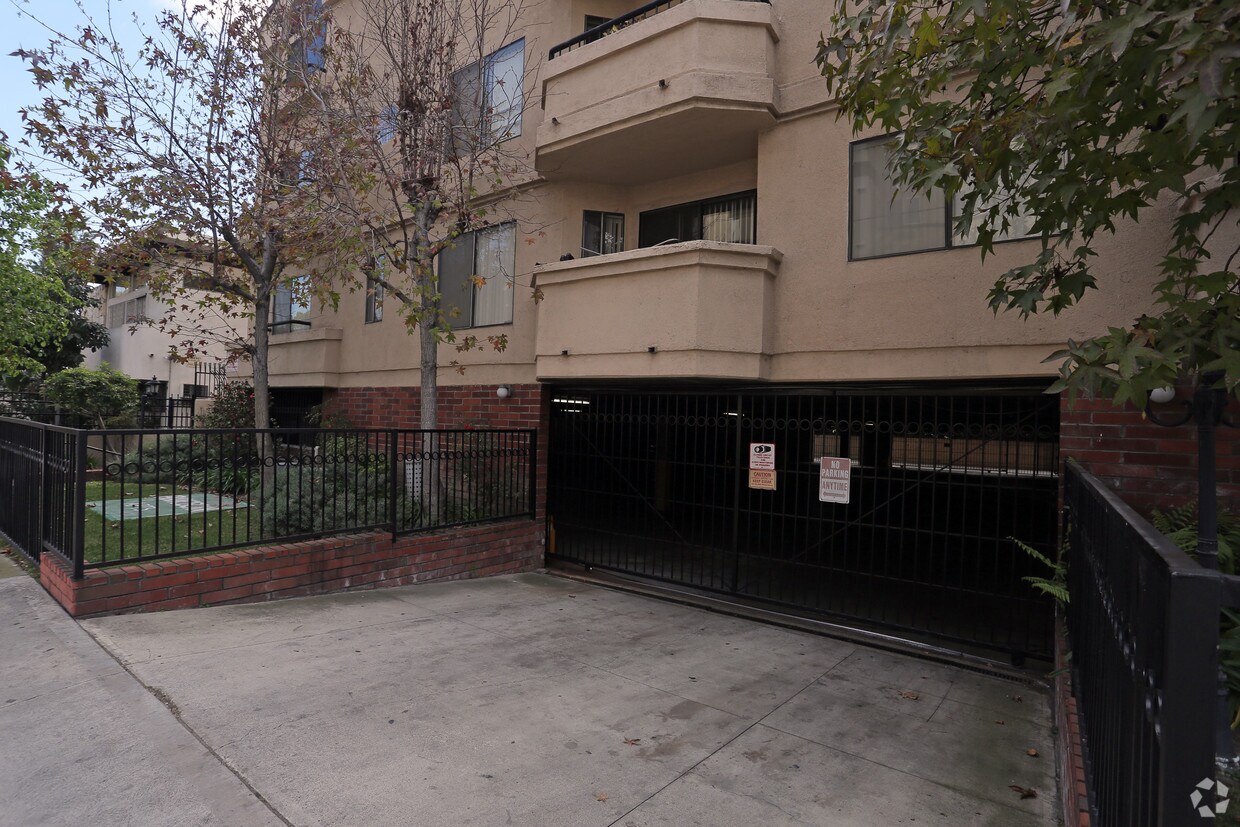 Foto del edificio - Francis Apartments