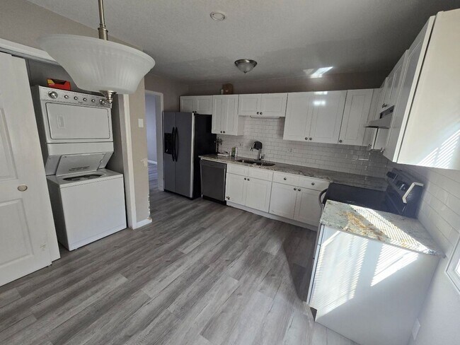 Photo - For Rent – Beautifully Remodeled 2-Bedroom... Apartment