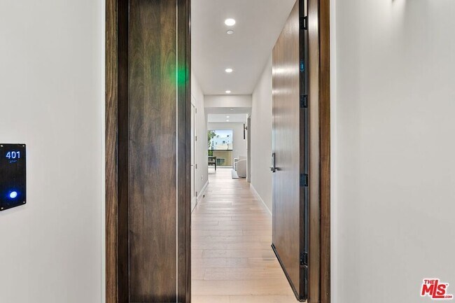 Foto del edificio - 505 S Barrington Ave