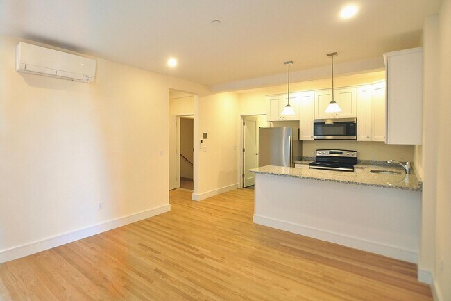 Building Photo - 9/1 No Fee! Renovated 1BR near Kenmore, Longwood, BU, w/d in unit!