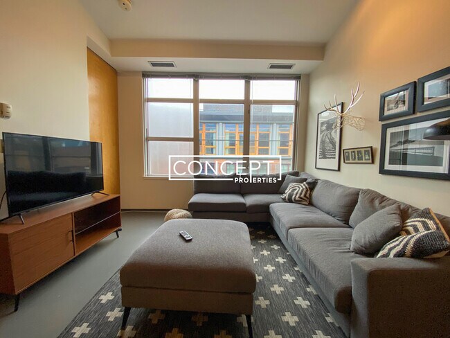 Building Photo - 160 E Berkeley St