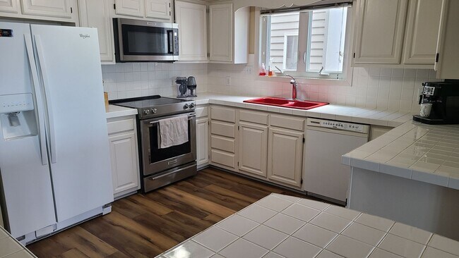 Building Photo - Bay Front Condominium