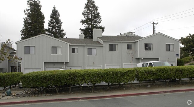 Building Photo - 1008 Maywood Ln