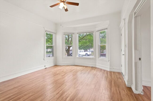 Building Photo - 902 W Mansfield Ave