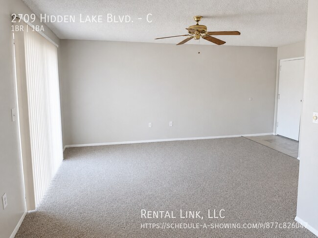 Foto del edificio - 2709 Hidden Lake Blvd