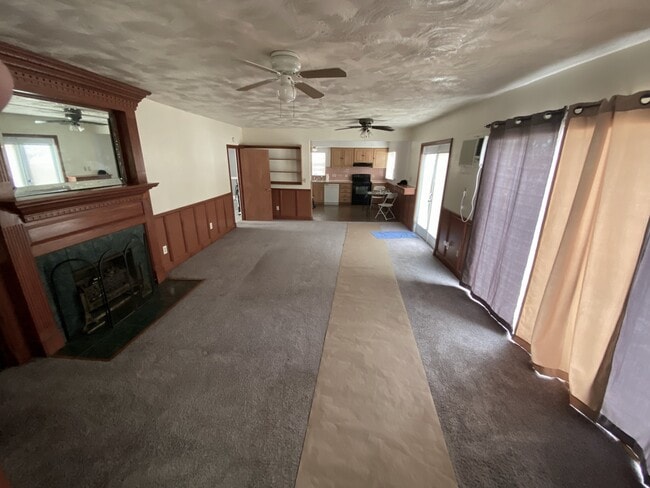 Foto del edificio - 824 Rosery Rd NW
