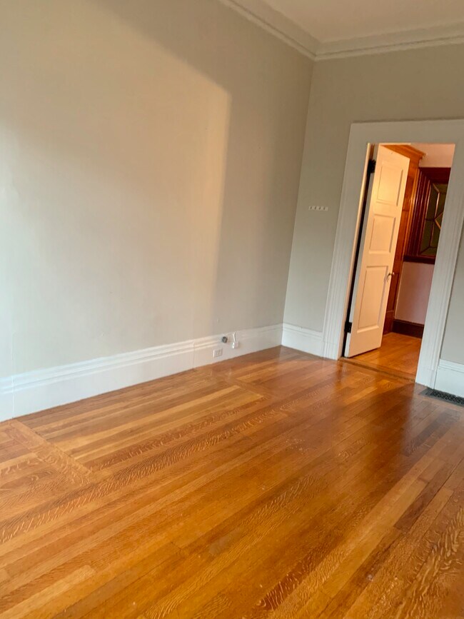 Building Photo - 454 Beacon St