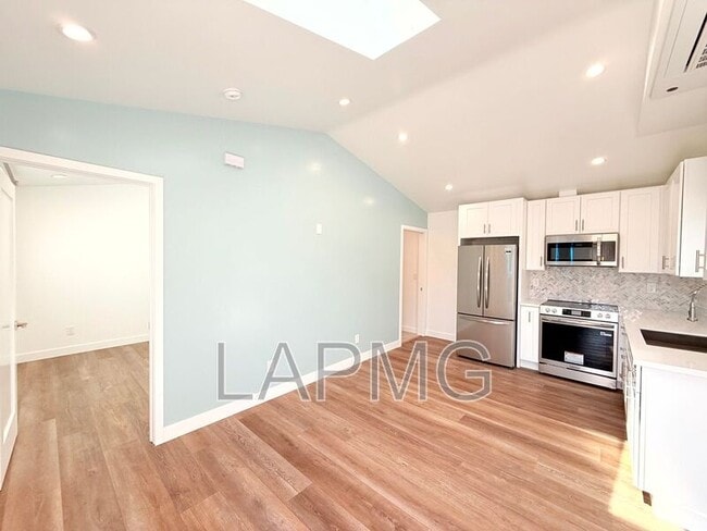 Foto del edificio - 10839 Fellows Ave