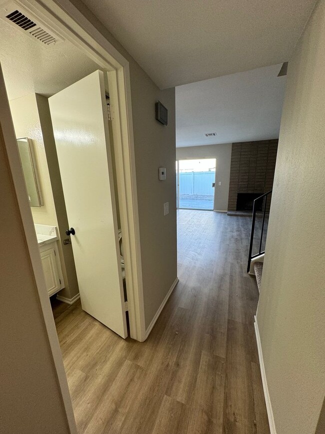 Foto del edificio - Condo for rent in Oxnard Near Cabrillo Park