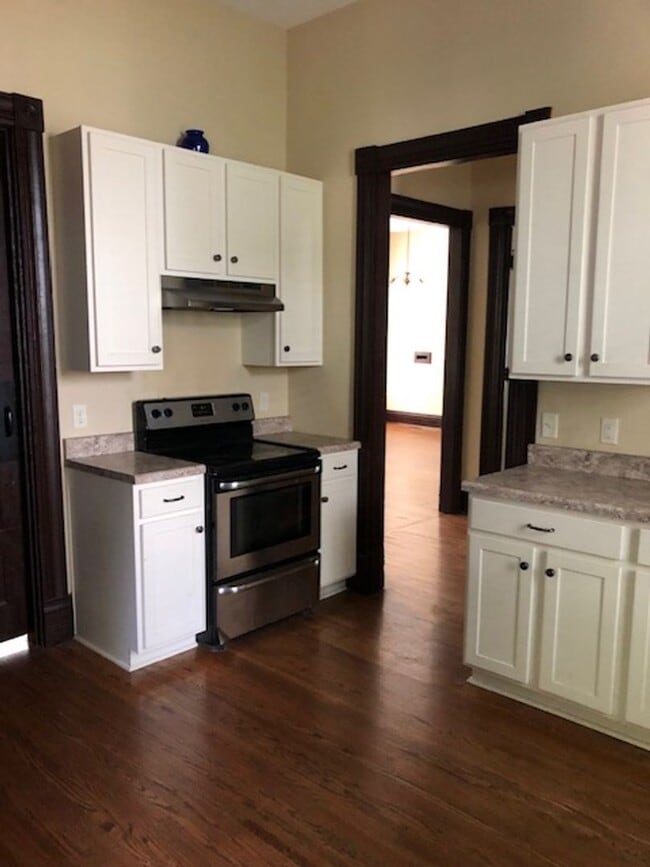 Building Photo - Great historical home! PRICE LOWERED to $2395- walking distance to downtown & WKU