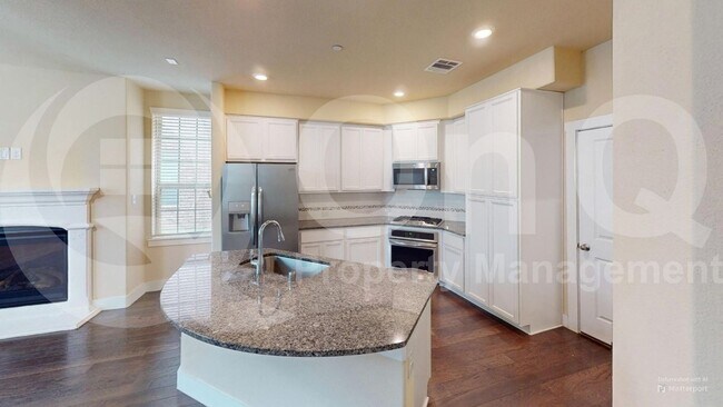 Foto del edificio - 2421 Magalia Ln