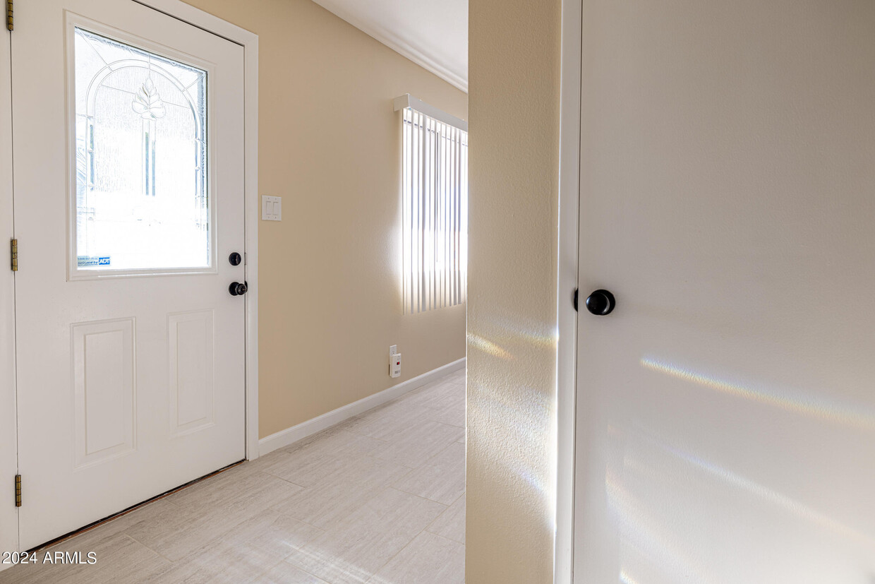 Primary Photo - 12208 N Pebble Beach Dr