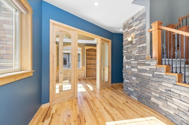 Foto del edificio - 348 Meadow View Pky