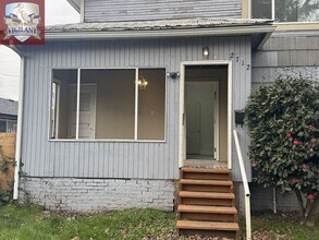 Building Photo - 2712 E 8th St