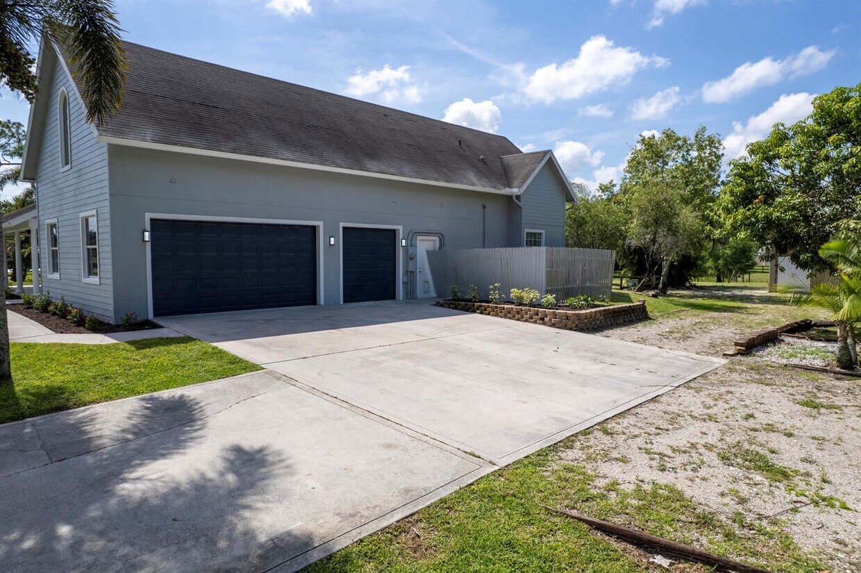 Foto principal - 12136 Hamlin Blvd